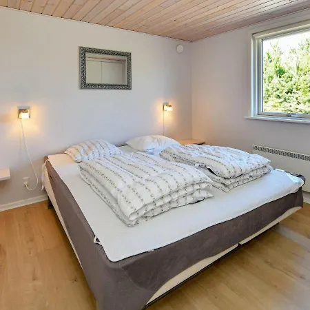 Three-bedroom Holiday In 5 Semesterbostad *
