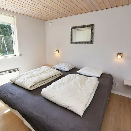 Three-bedroom Holiday In 5 Semesterbostad