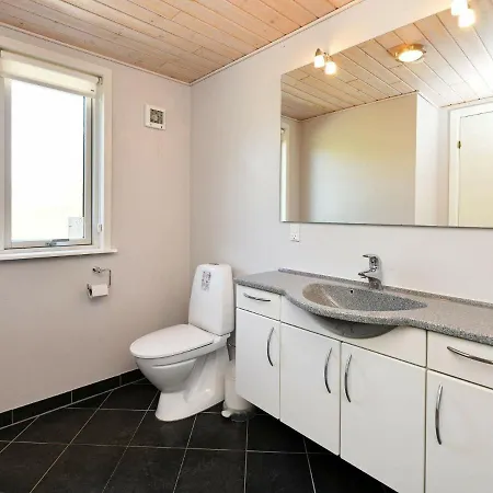Semesterbostad Three-bedroom Holiday In 5