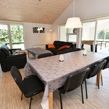 Three-bedroom Holiday In 5 *